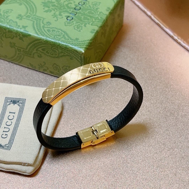 G*u*i bracelets